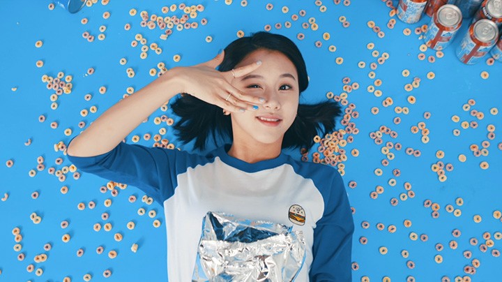 v live