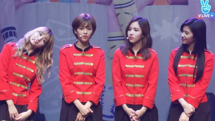 V Live Replay Cheerful Twice