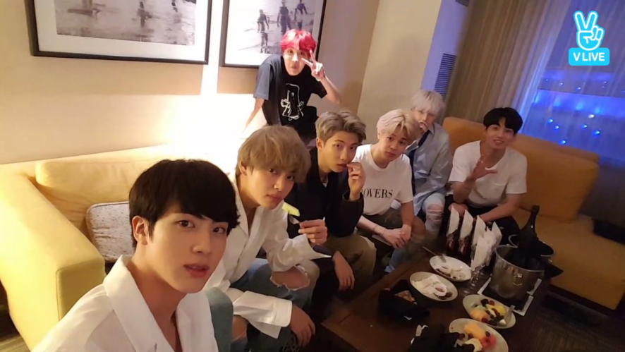 V LIVE - BTS in AMAs