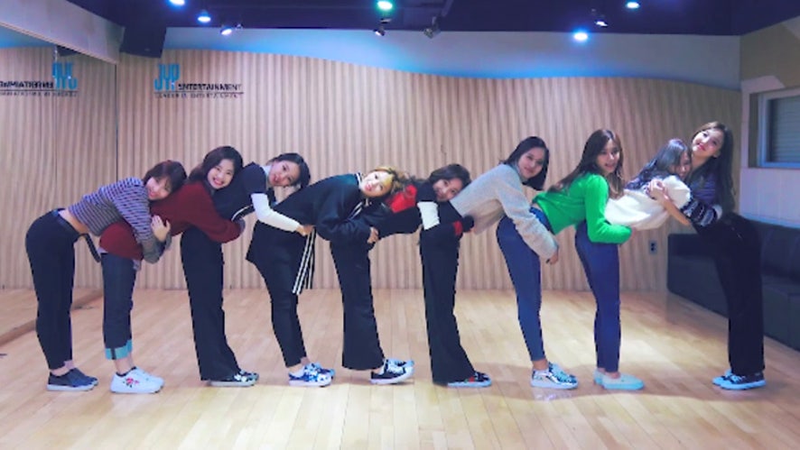 V LIVE - TWICE(트와이스) "Heart Shaker" Dance Video (Practice ...