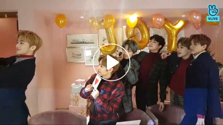 V Live Dreamers Christmas Joy