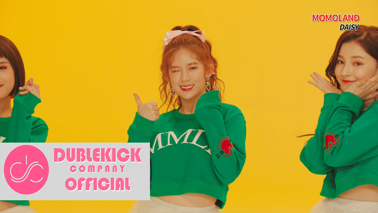 momoland green sweatshirt