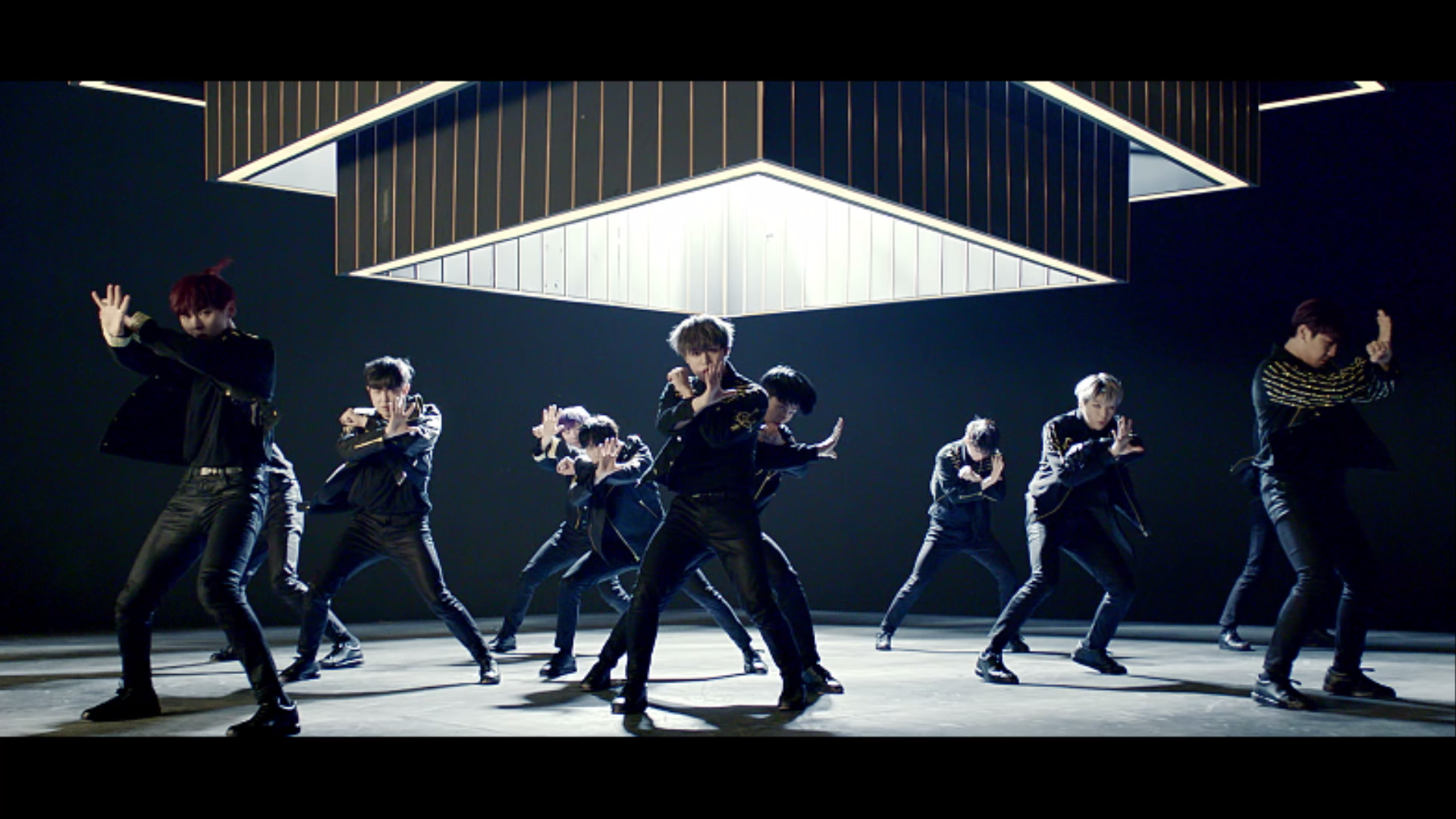 Wanna One - 'BOOMERANG(부메랑)' M/V