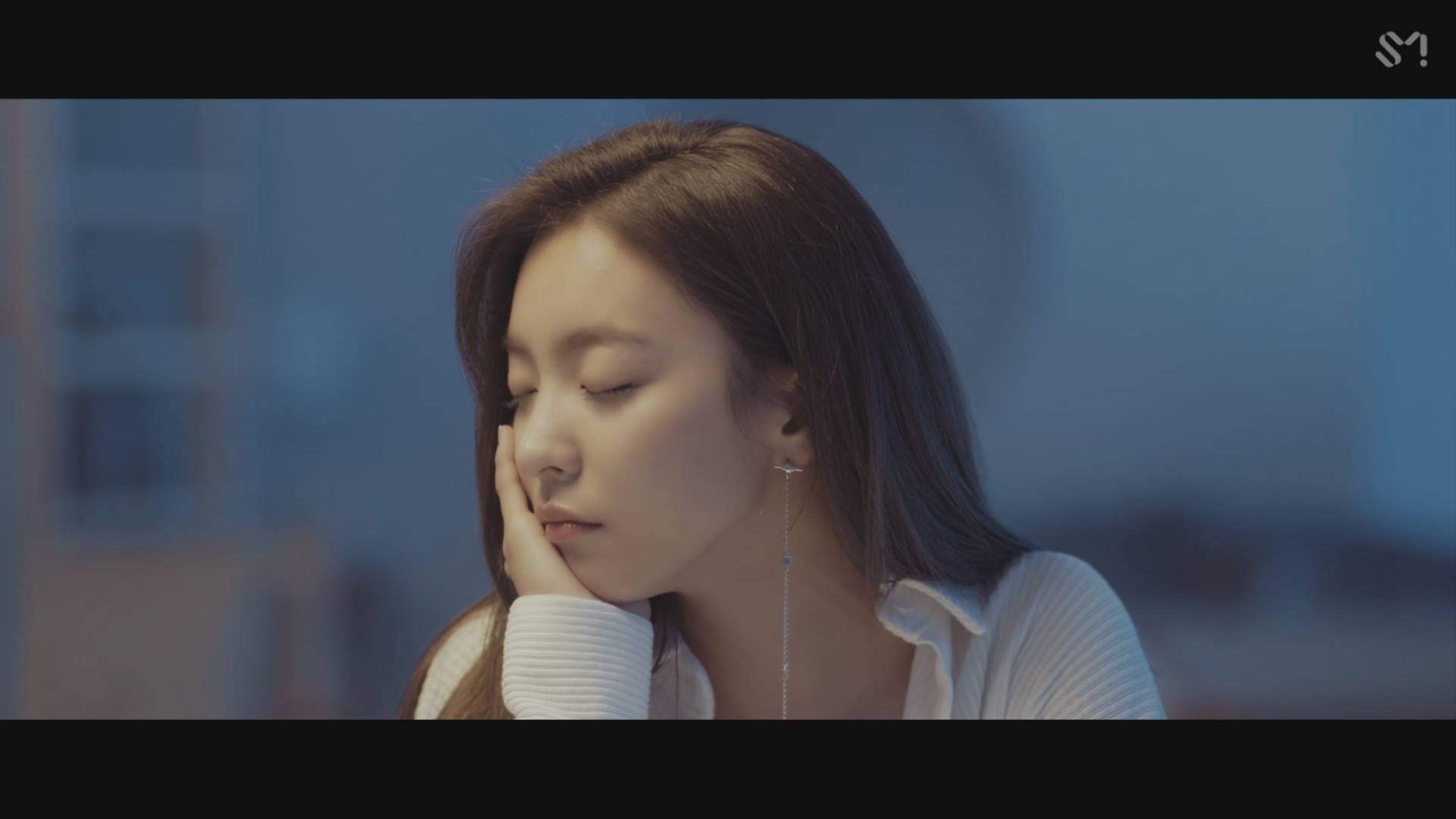 LUNA 루나 '그런 밤 (Night Reminiscin’) (With 양다일)' MV