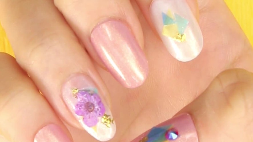 V Live Neo Botanical Nail Art