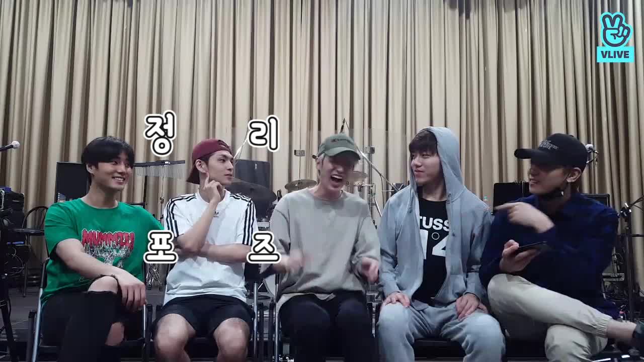 [DAY6] 스포식스..너네만 알거면 날 쏘고가라..🔫 (DAY6 giving spoiler of their concert)