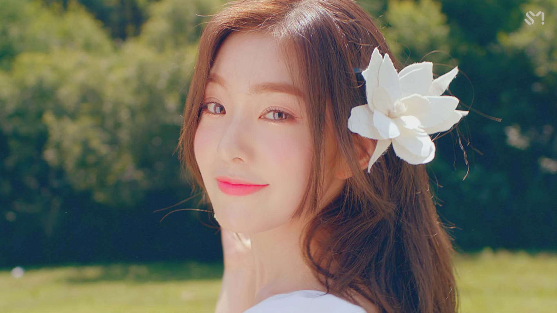 Red Velvet Irene Power Up Wallpaper
