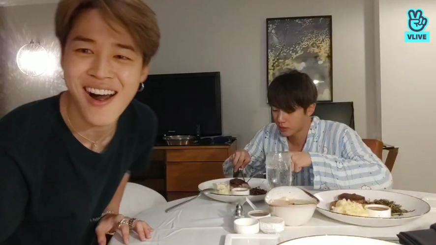 V LIVE - BTS Live : 오랜만이죠?! 😗