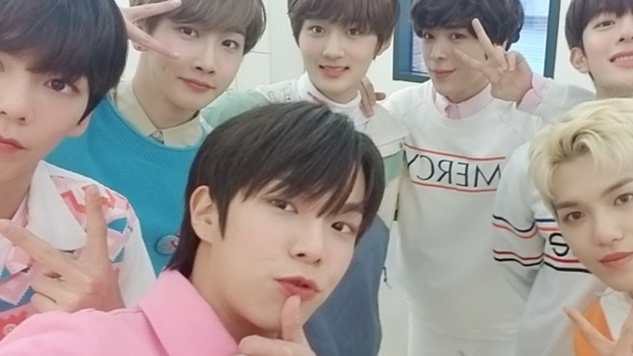 V LIVE - Verivery greets you! 😊 Follow us! 👍