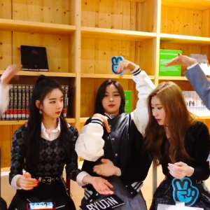 이런 하트 ITZY만 만들 수 있지❤ MOMENT