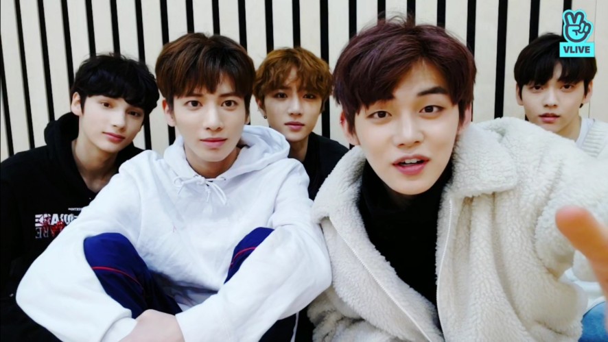 V LIVE - TXT 첫첫 라이브!