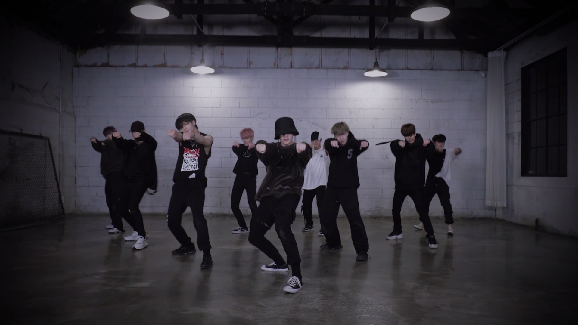 Stray Kids(스트레이 키즈) "Double Knot" Dance Practice Video