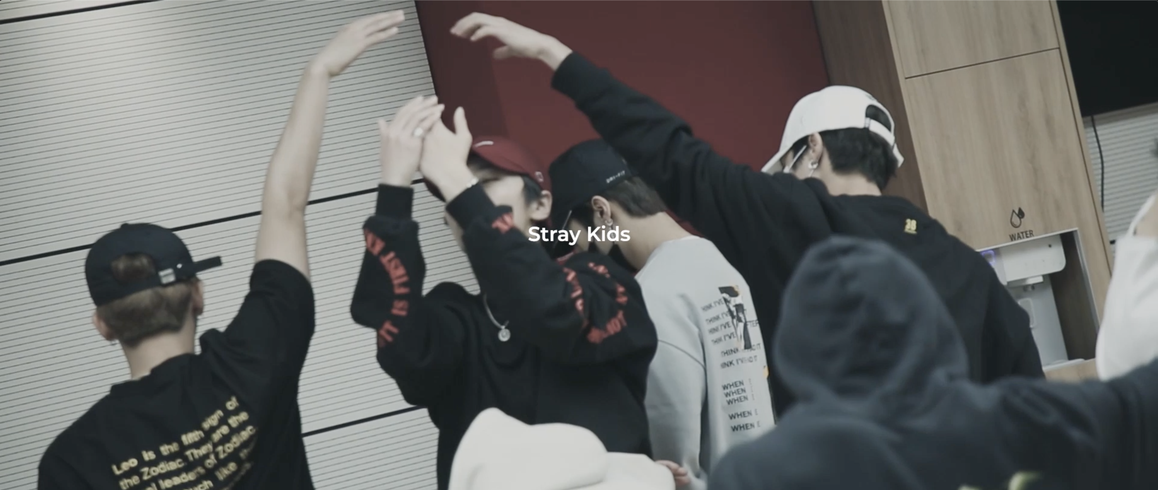 Stray Kids(스트레이 키즈) [INTRO "Clé : LEVANTER"]