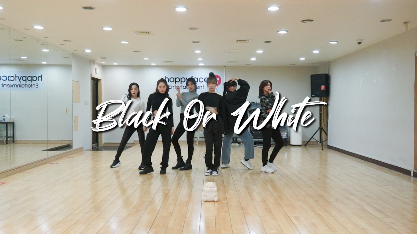 Dreamcatcher(드림캐쳐) 'Black Or White' Dance Video (연습실 ver.)
