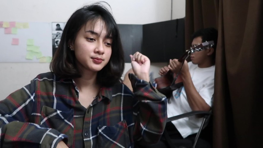 V LIVE - Utha Likumahuwa - Esok Kan Masih Ada (Cover)