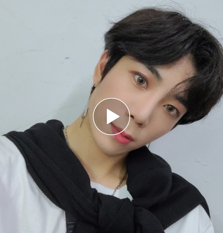 v-live-taeyoung-is-here