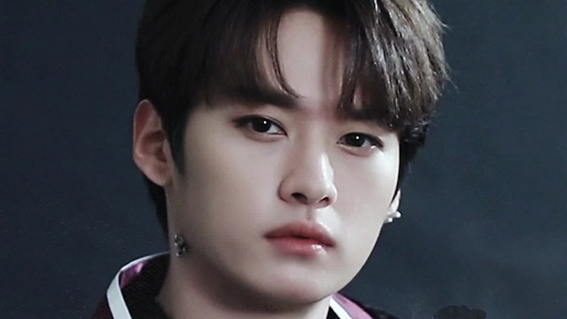 V Live Beyond Live Stray Kids Unlock Go Live In Life Moving Poster Lee Know