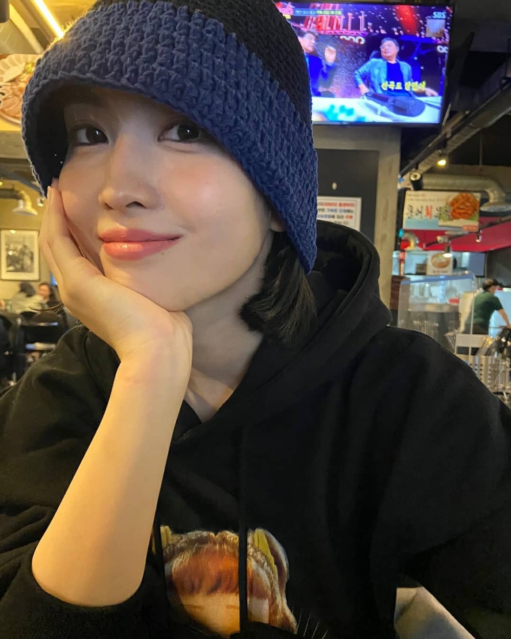 v live
