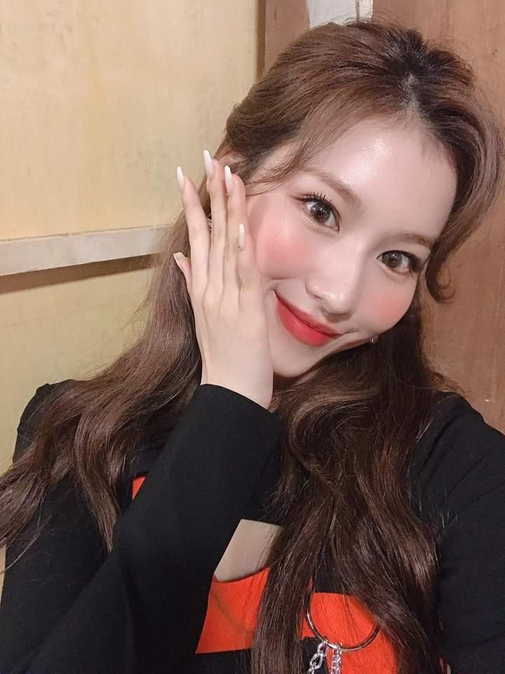 v live
