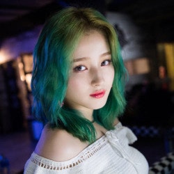 V Live Hyebin, jane, nayun, jooe, ahin , and nancy. v live