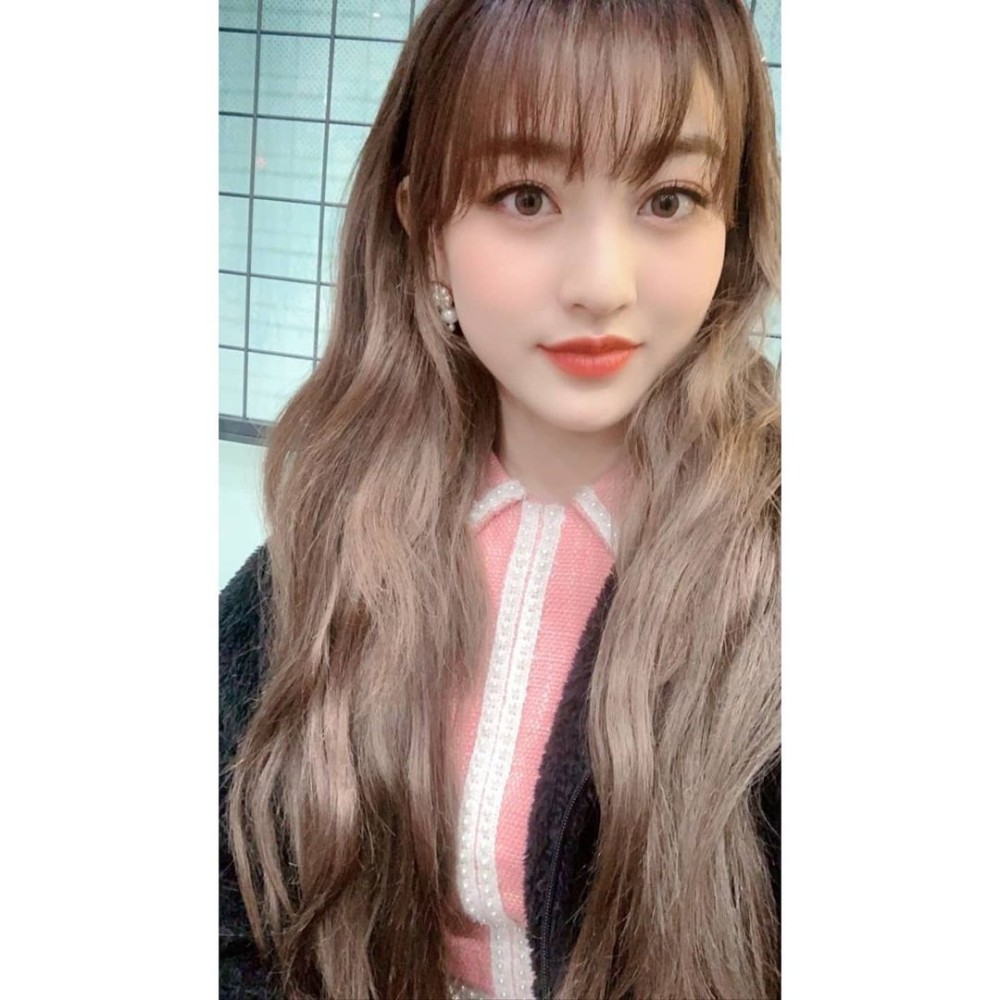 v live