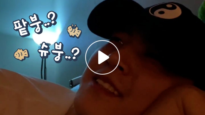 V Live Got7 Jb Playing With His Cat