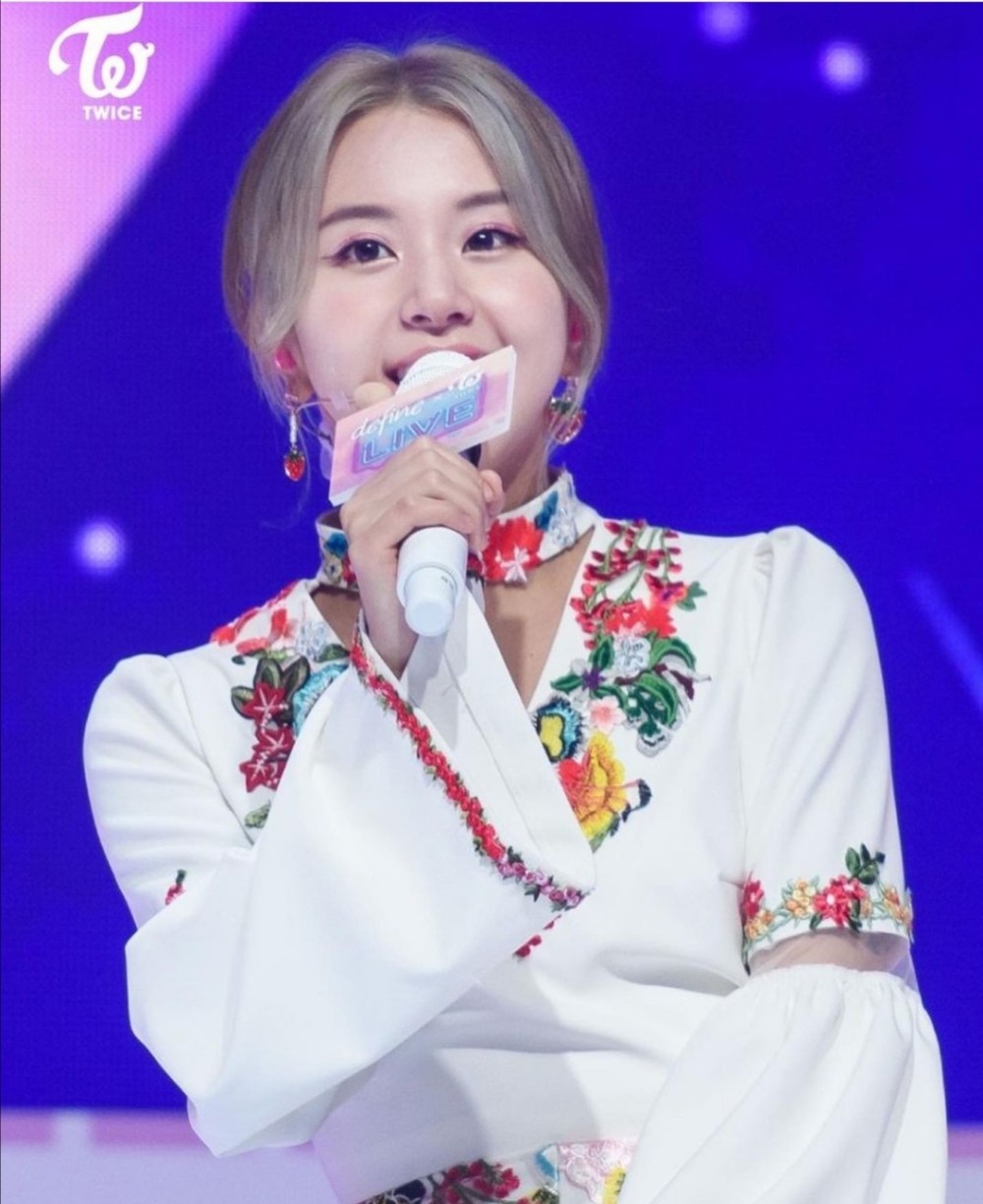 v live