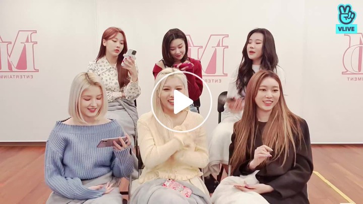 V Live Wrap Me In Plastic Out At 6 #wrapmeinplastik #momoland #wrap_me_in_plastik apple music playlist: v live