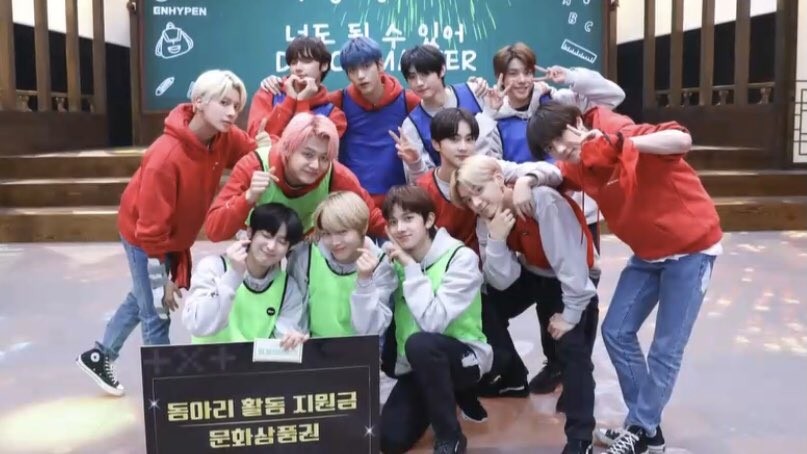 V Live The groups will show their energy and test their chemistry as labelmates. v live