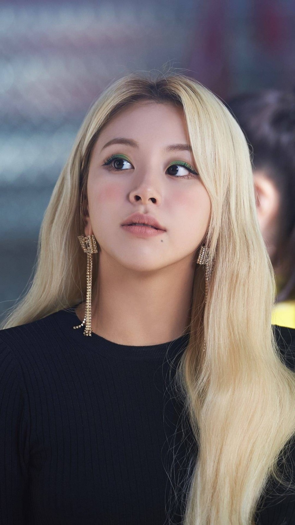 v live