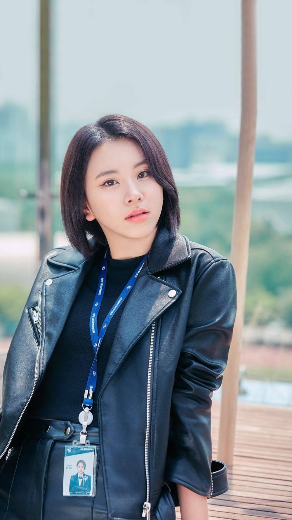 v live