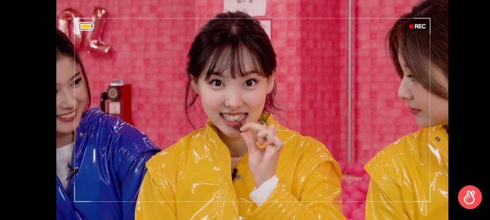 v live