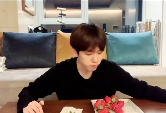 V LIVE