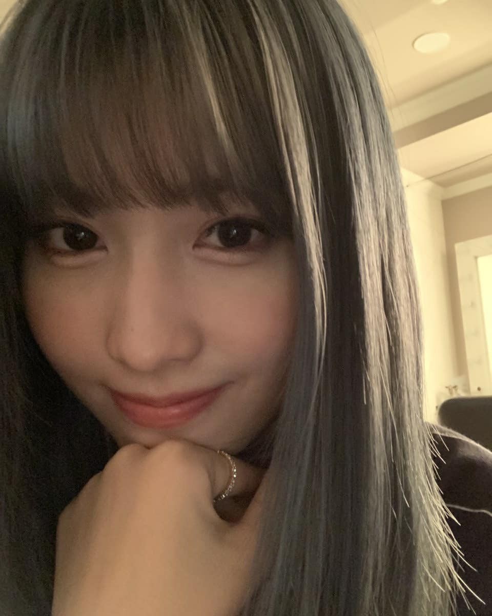 v live
