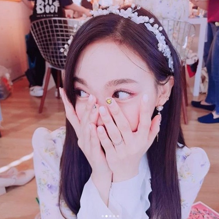 v live