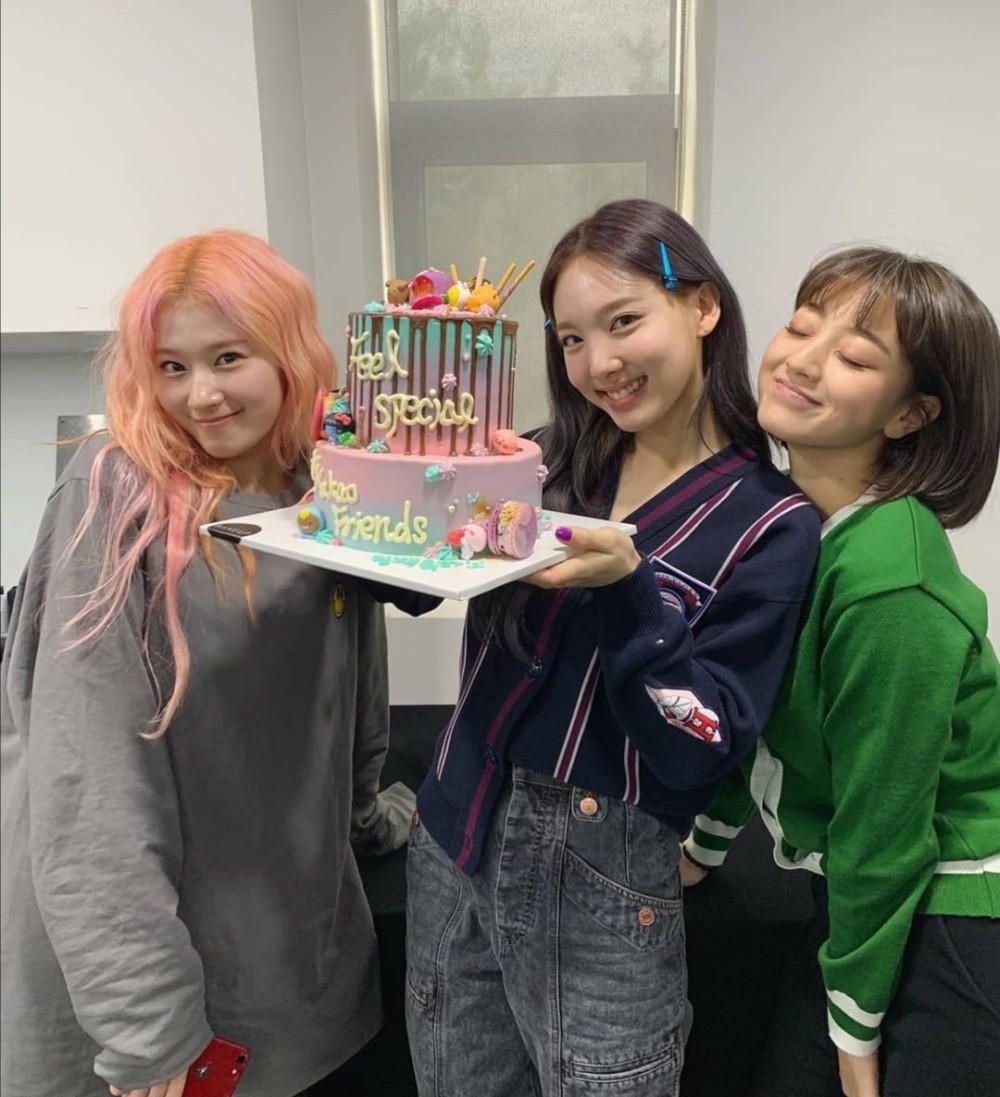 v live