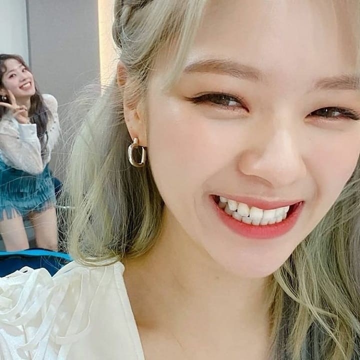 v live