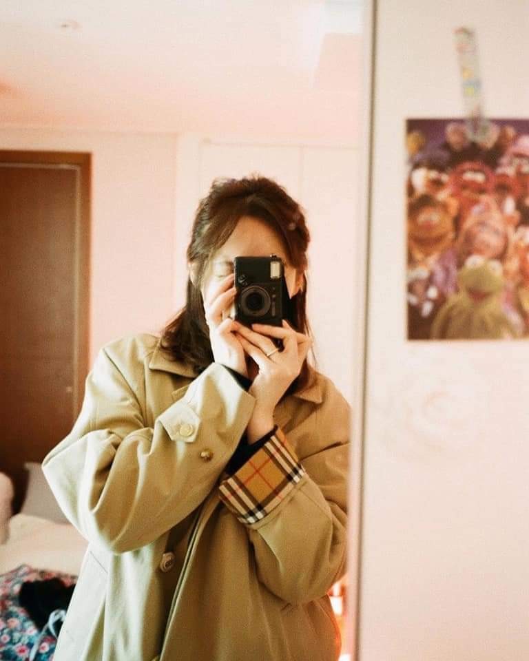 v live