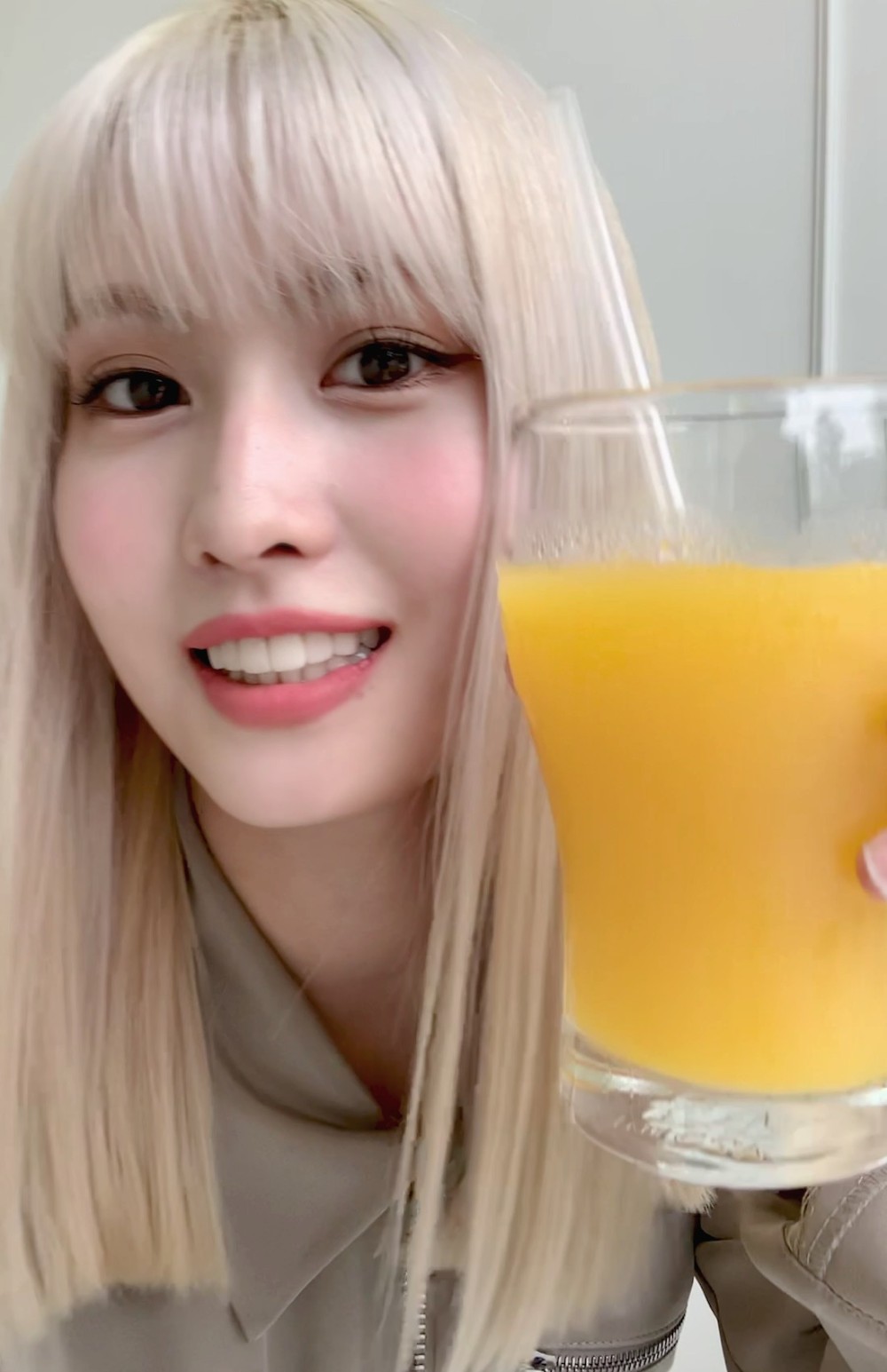 v live