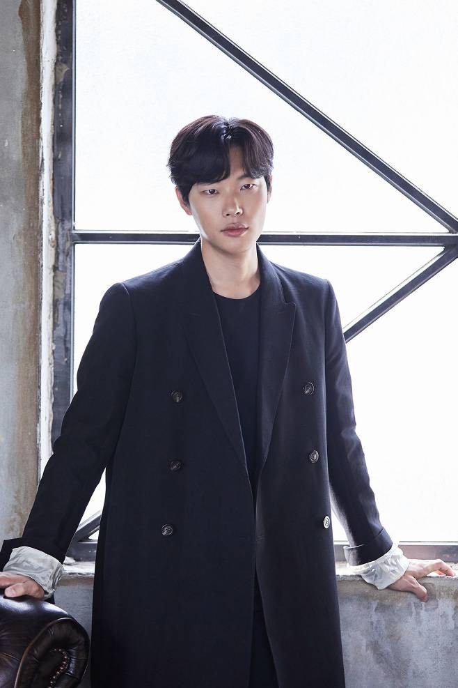 Actor Ryu Jun Yeol will cooperate with director Choi Dong Hoon. 