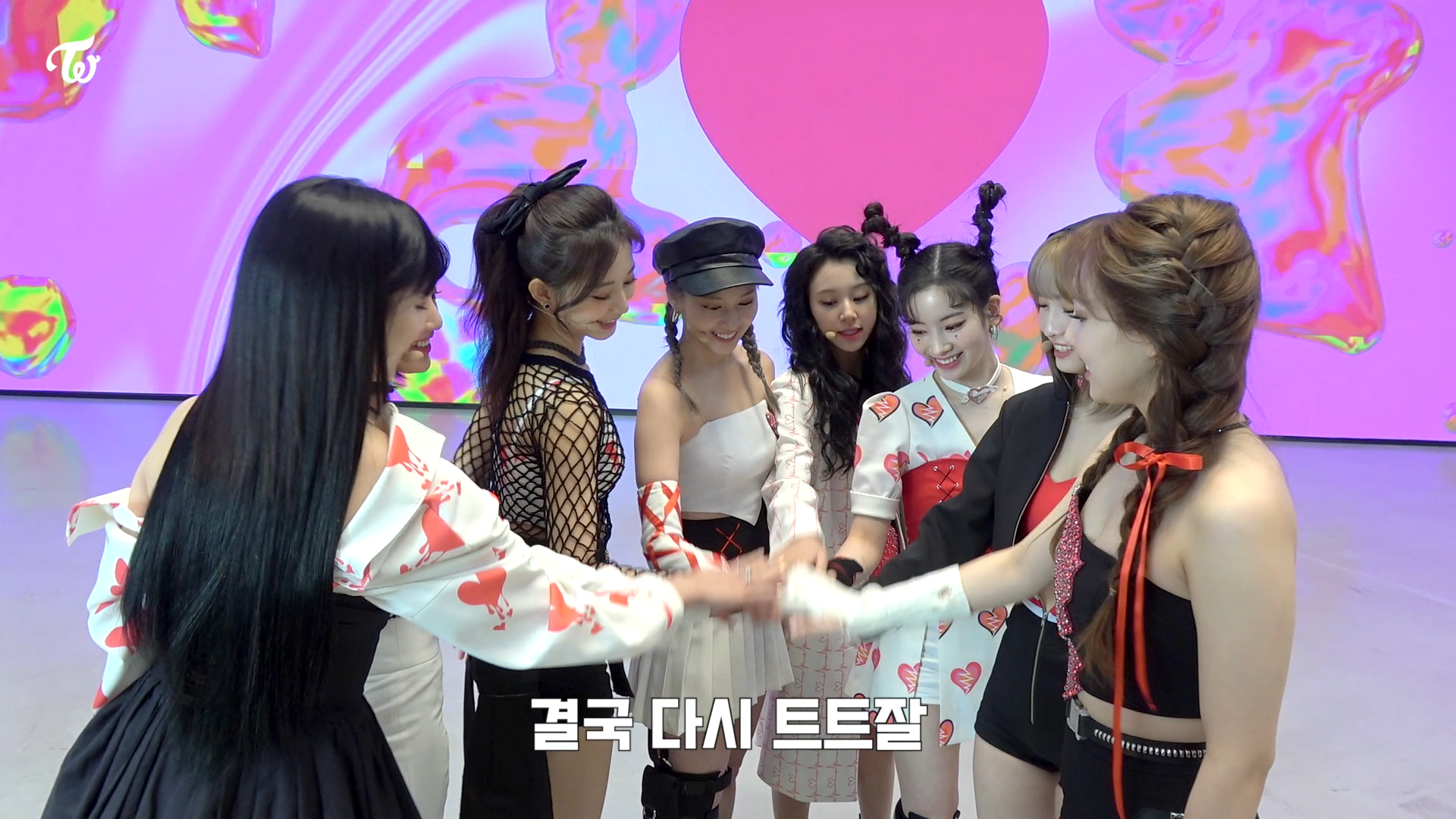 TWICE TV "MTV Fresh Out Live" Behind the Scenes