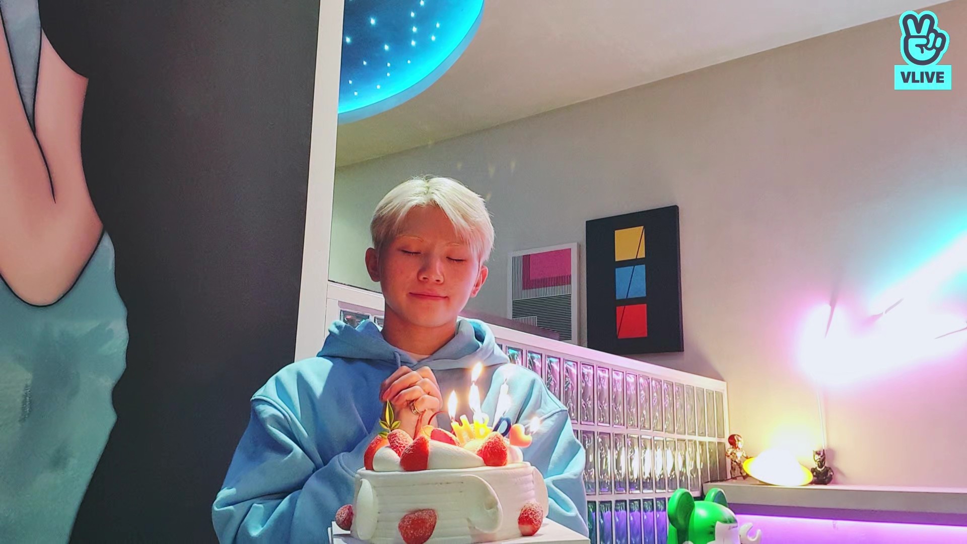 как пользоваться приложением v live на телефоне. Смотреть фото как пользоваться приложением v live на телефоне. Смотреть картинку как пользоваться приложением v live на телефоне. Картинка про как пользоваться приложением v live на телефоне. Фото как пользоваться приложением v live на телефоне