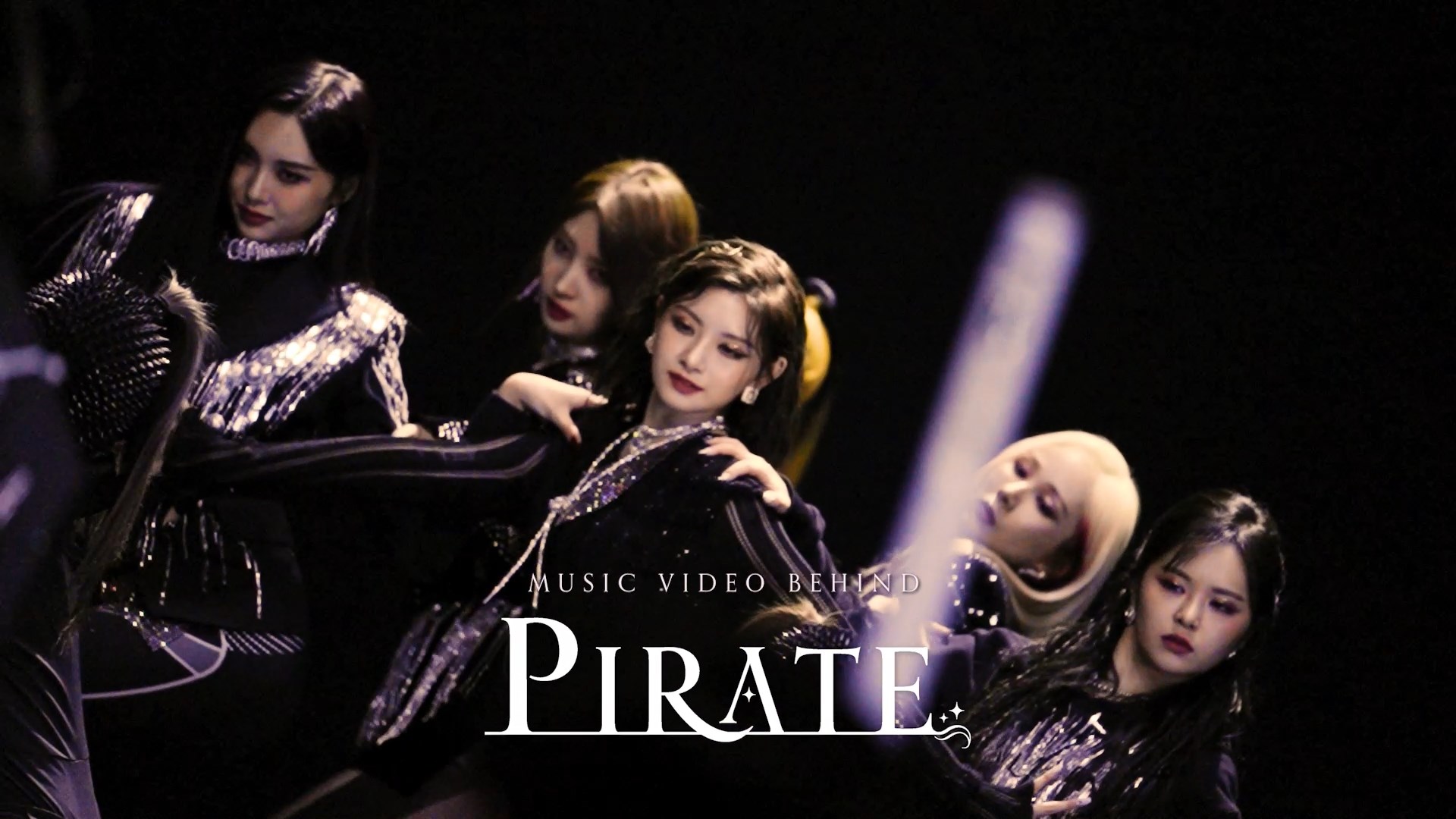 EVERGLOW - 'Pirate' M/V Behind