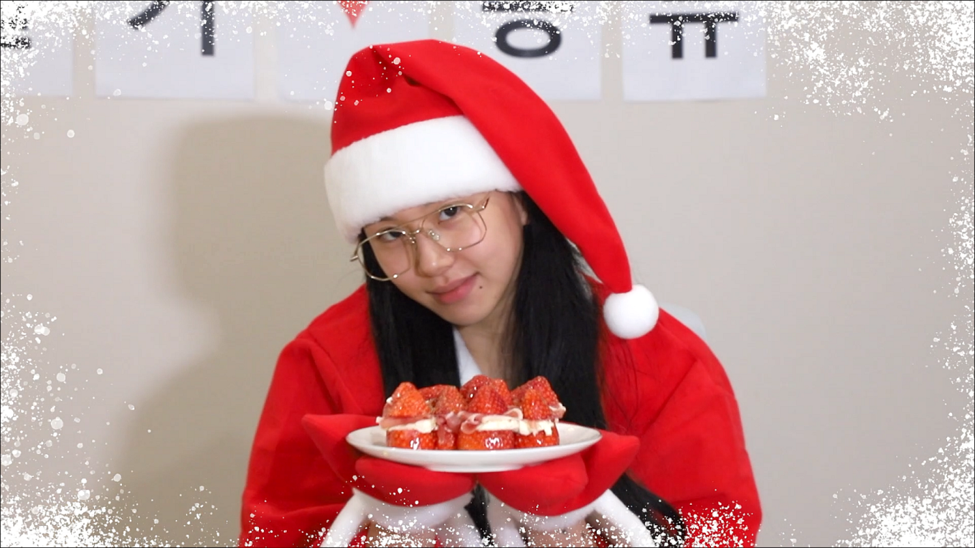 CHAEYOUNG TV “Strawberry Santa Claus CHAEYOUNG”