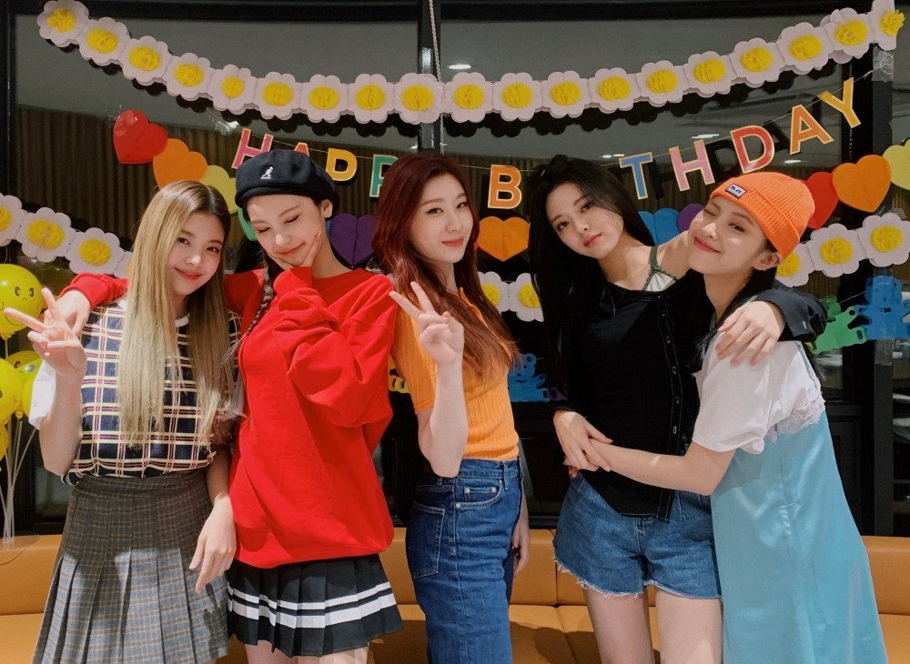 V LIVE - [REPLAY] 💟Happy Birthday MIDZY in August💟