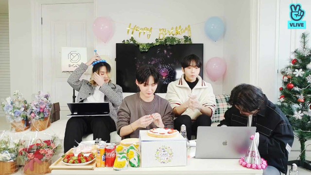 [D.COY] 데뷔 2주년 기념 케이크 만들기!! 🎁🍰🎉