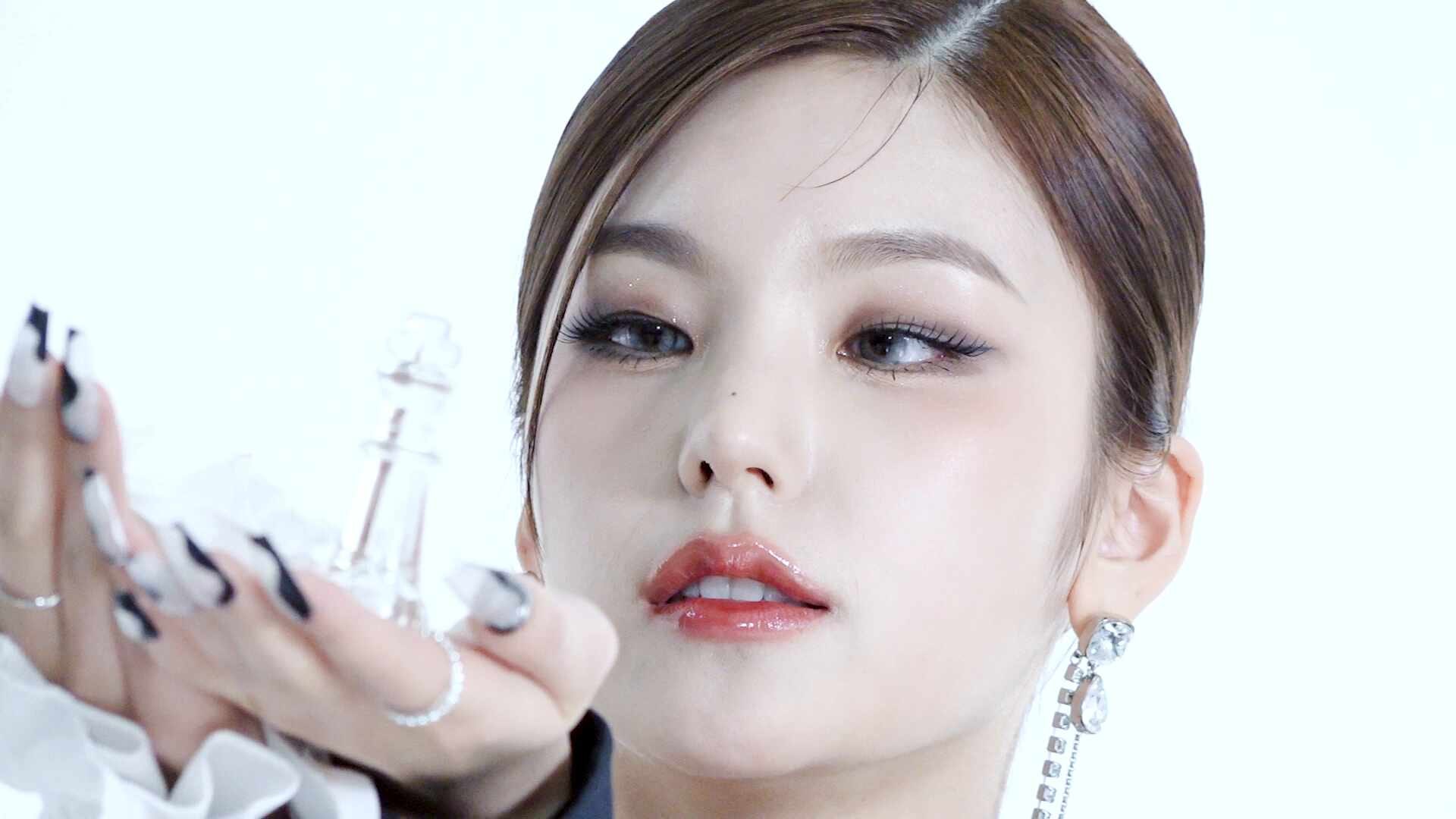 ITZY(있지) "CHECKMATE" JACKET BEHIND