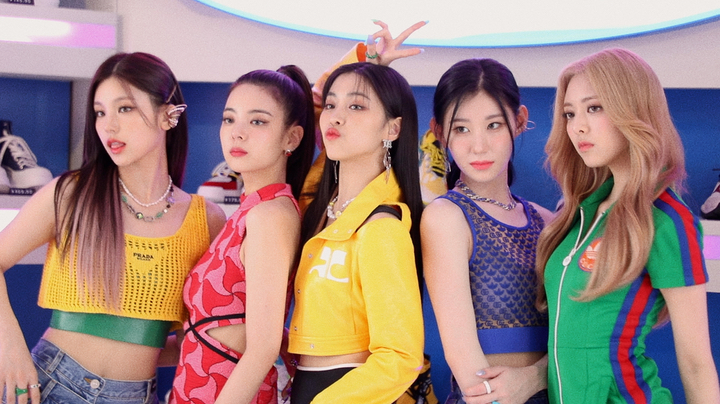 ITZY(있지) "SNEAKERS" M/V BEHIND #1