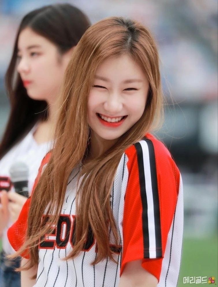 Who’s bias is Chaeryeong? Heart this if she’s your fav ️ ️ ️ ️